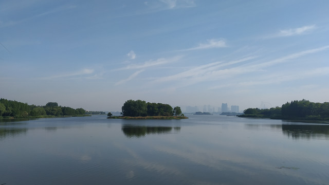无锡太湖边的蠡湖与长广溪:五月太湖一隅小记