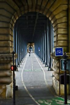 比尔哈克姆桥-巴黎-乖小咪