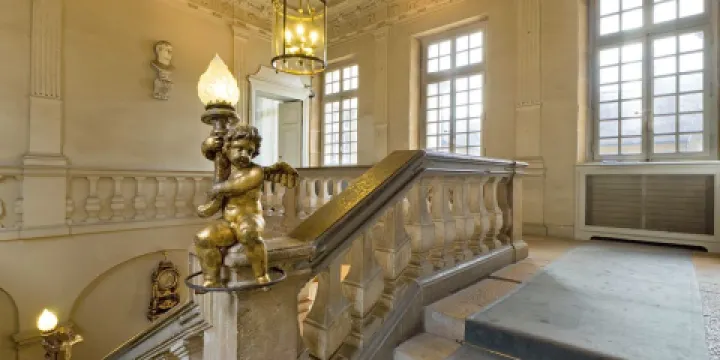 第戎馬楠美術館