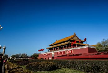 北京天安门广场【升旗场次 四环内上门接  人工讲解60分钟】【[必打卡景点·天安门广场]天安门广场看升旗，四环内上门接，省心省力】