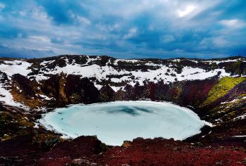 冰岛黄金圈+Kerid火山口一日游（英文小巴团）【辛格韦德利国家公园+蓝色秘境瀑布+间歇泉+黄金瀑布+Kerid火山口】