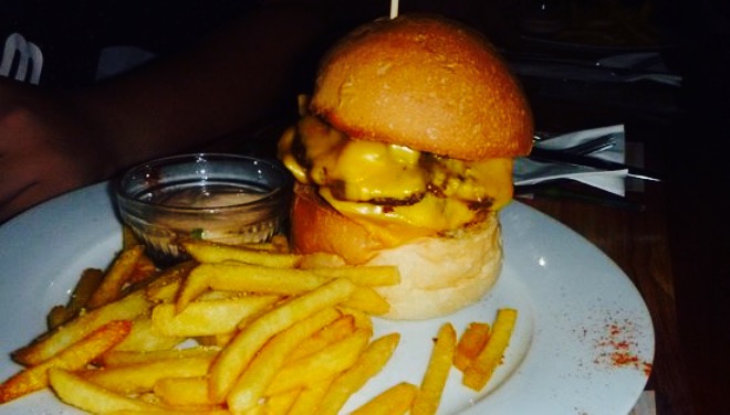 Warhorse Saloon Restaurant &Bar