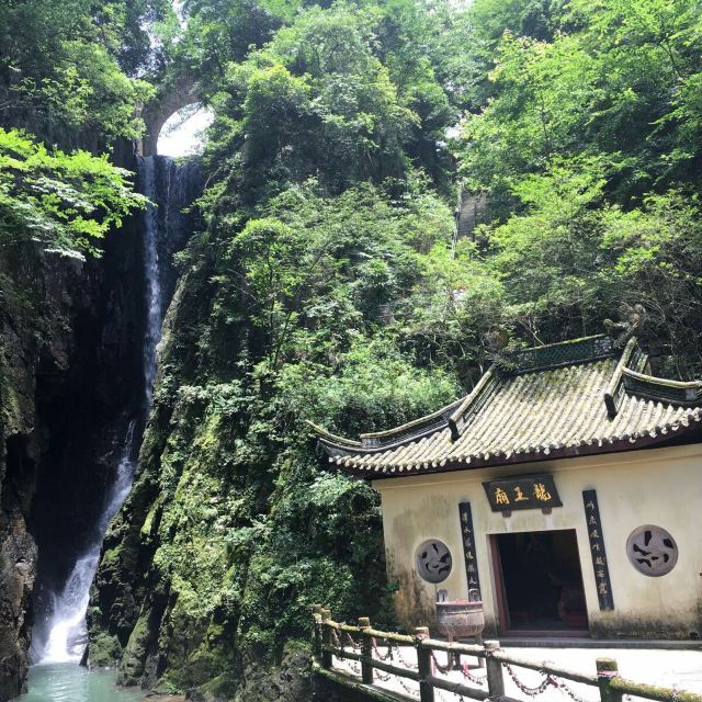 Xuedou Temple