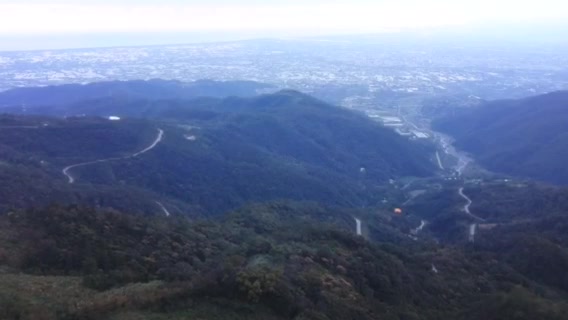俯瞰蘭陽平原櫻花陵園；渭水之丘媲美鷹石尖