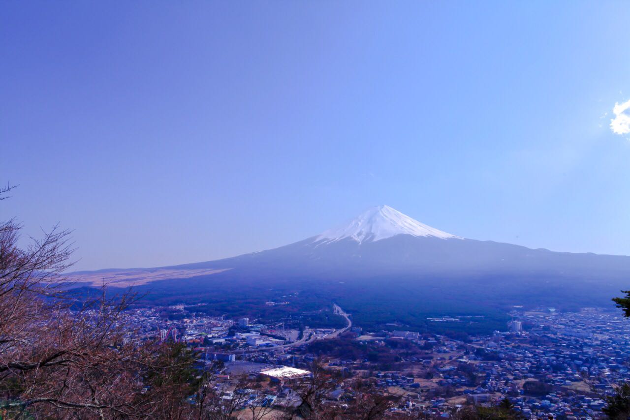 【面の旅行】可以俯瞰河口湖和富士山的河口湖天山上公园
