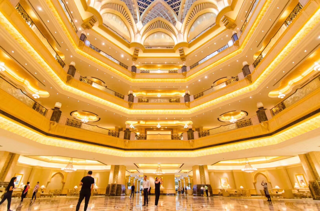 世界最豪华的酒店，阿布扎比皇宫酒店遍地黄金