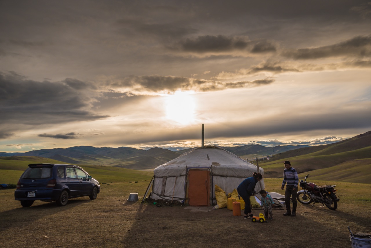 去蒙古，和马背民族一起游牧