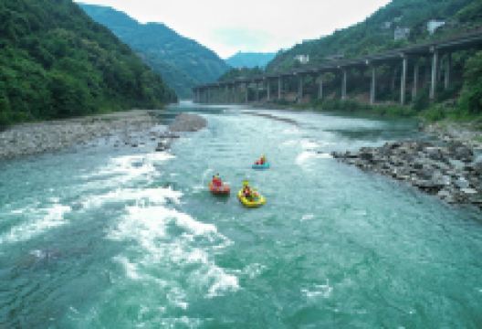 任河漂流景点图片