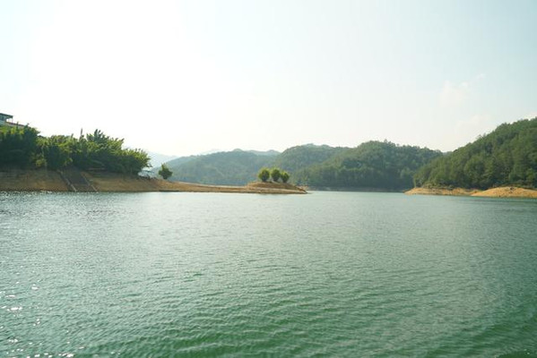夏天就去浙江第一避暑胜地，浙江第二大江瓯江上最大的湖：仙宫湖