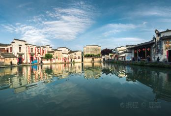 安徽宏村+西递一日游【纯玩含门票导游讲解可选午餐梦回古徽州】【纯玩不进店，服务第一品质至上、屯溪市区酒店上门接送，可以单位团建订制具体联系客服；】