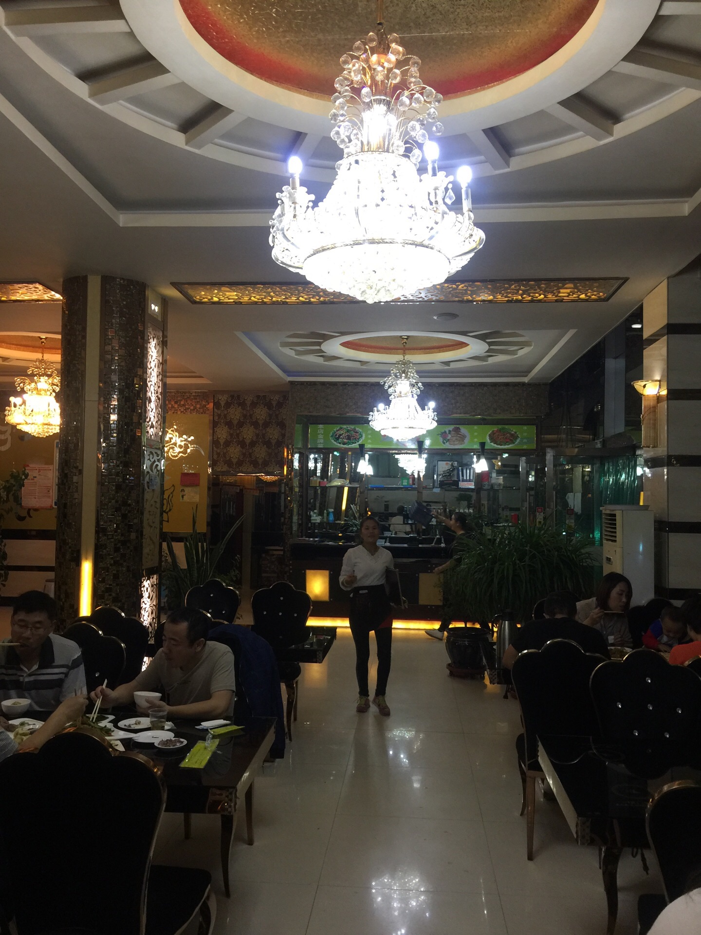 建贵马老二羊羔肉总店餐厅图片