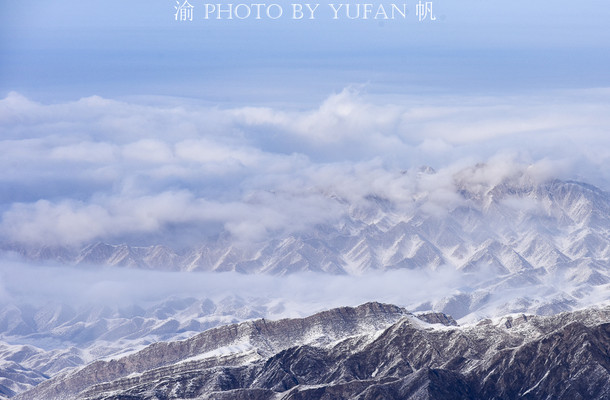 天山深处建有中国最陡峭的索道，可俯瞰天山天池，远眺博格达峰