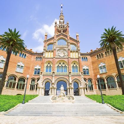 西班牙圣十字圣保罗医院+高迪经历博物馆+贝德拉贝斯王宫+桂尔公园一日游