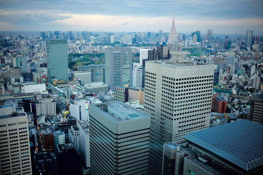 這棟雙子塔建築是新宿的一大地標,第45層為兩個展望臺,開放給