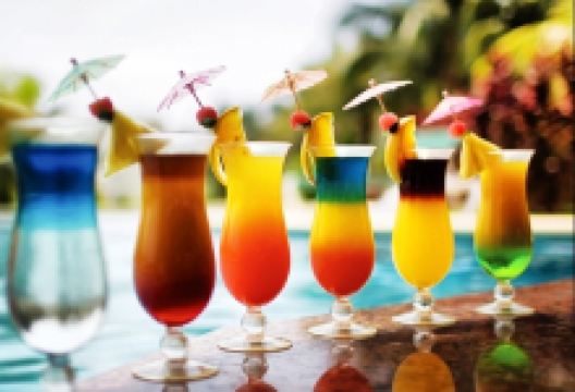 沙滩小酒馆美食图片