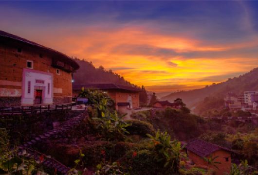 福建土楼初溪古村落景区一日游【2-8人VIP小团+上门接送】【自由行无需跟别人拼车，一台车一整天为您服务，上门接送，亲身体验客家传统习俗文化，感受土楼历史！】