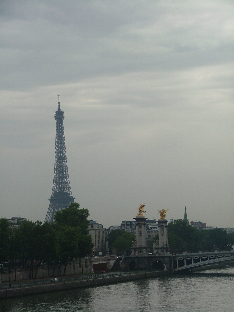 埃菲尔铁塔 远观埃菲尔 如巨人般耸入天际 平面几何 平面几何2 站在塔顶，俯瞰巴黎
