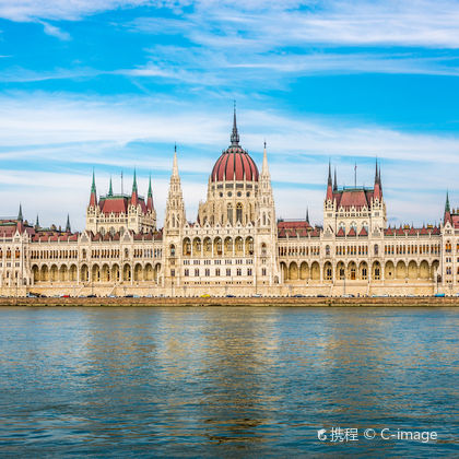 匈牙利布达佩斯渔人堡+塞切尼链桥+多瑙河畔鞋履雕塑+匈牙利国会大厦一日游