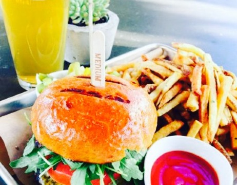 Industry Bar & Grill餐厅图片