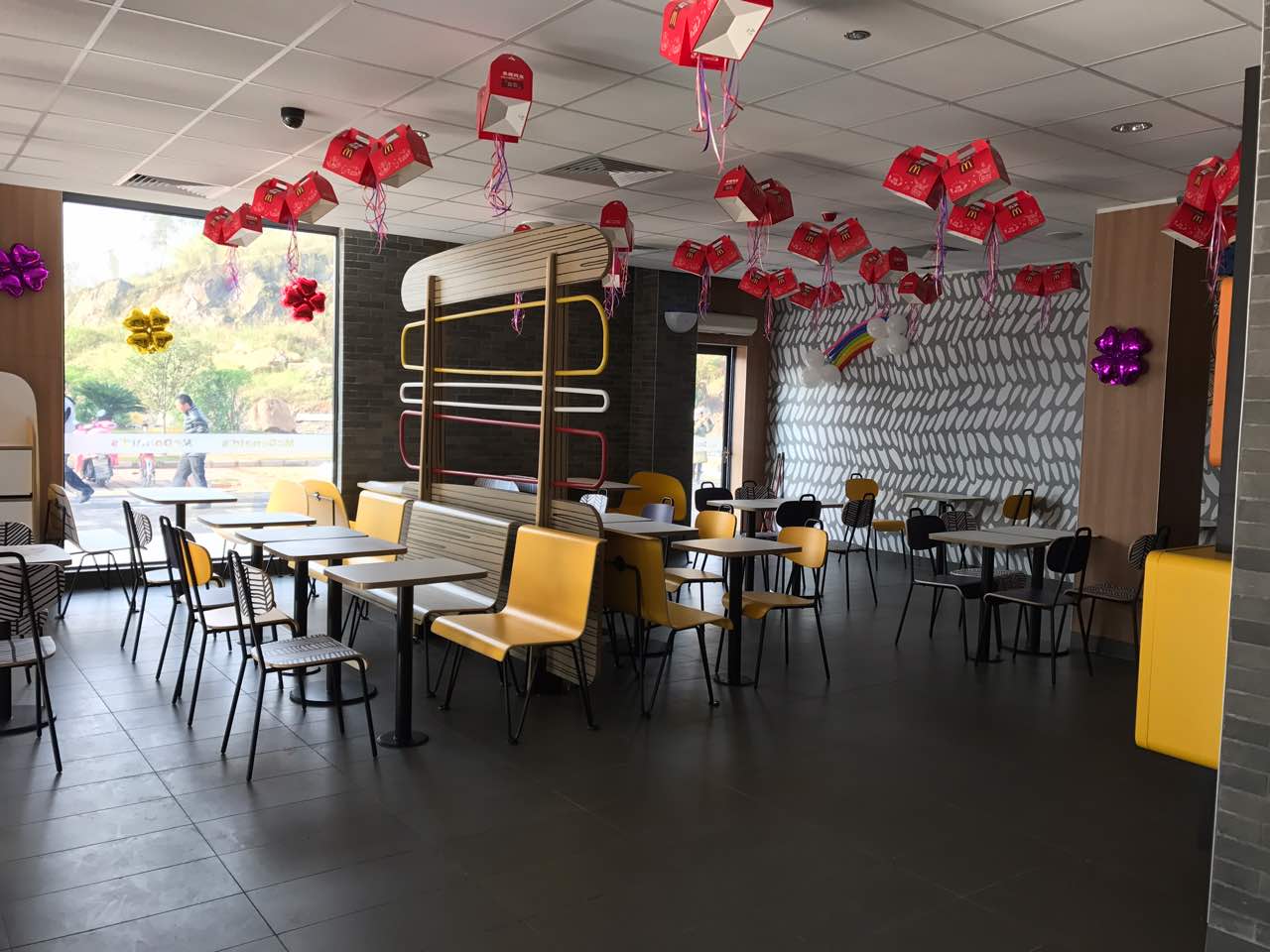 麦当劳(良村公路得来速分店)