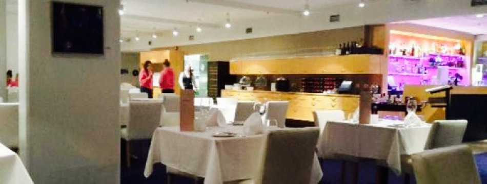 Riverside Restaurant餐厅图片