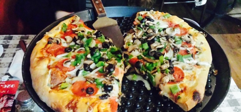 Ang an Eddie's Premium Chicago Style Pizza餐厅图片