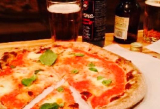 Czerwony Piec Pizza美食图片