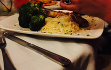 Meet Me Here Restaurant and Bar餐厅图片