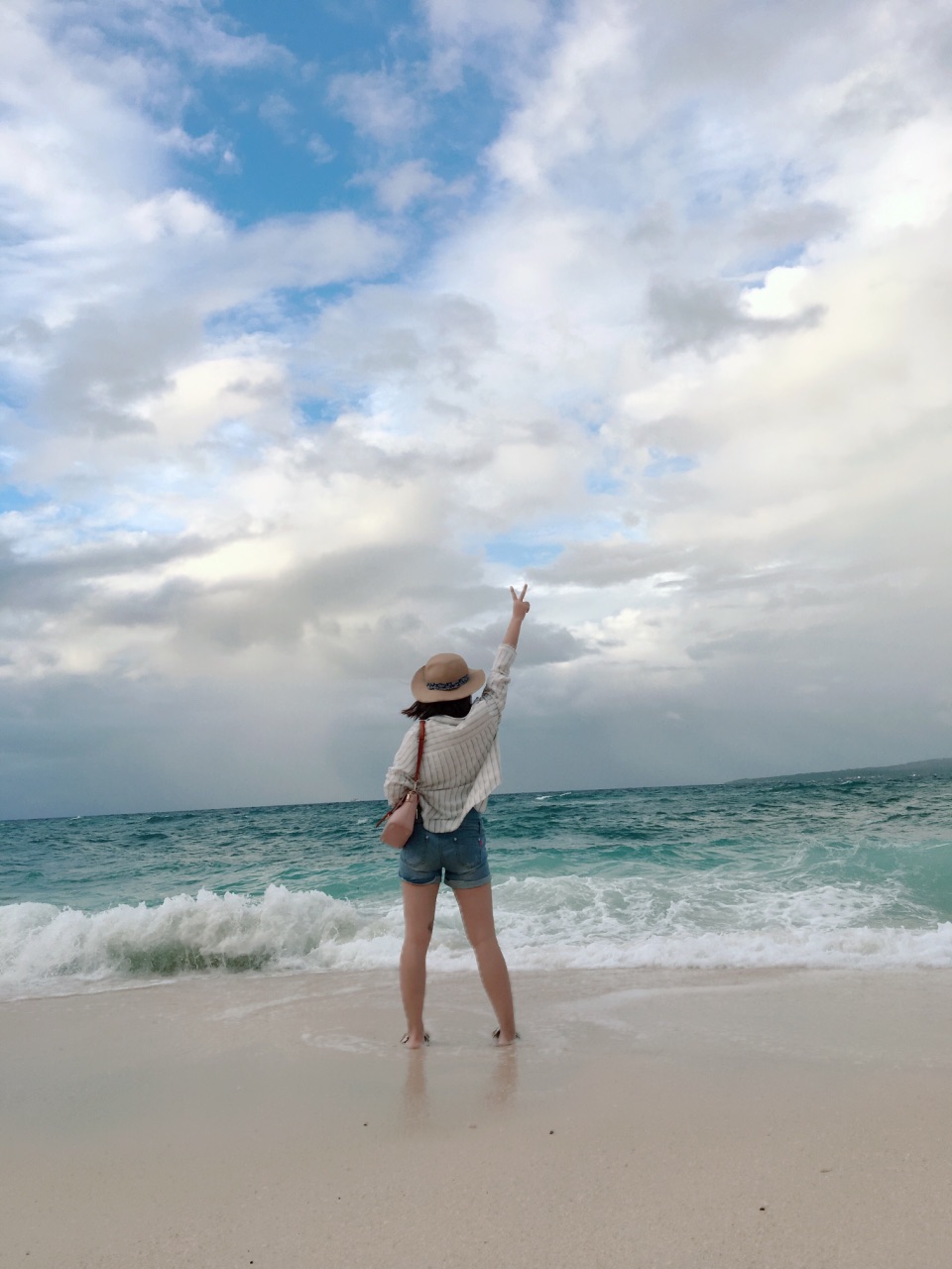 第一次独自去菲律宾的长滩岛，蓝天白云，甚是愉悦。