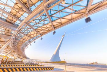 广东珠海港珠澳大桥游半日游【市区接+乘坐穿梭巴士上桥游玩】【[线路精选]打卡全世界酔长的跨海大桥--港珠澳大桥，乘坐观光巴士上桥游览！桥上140分钟！】