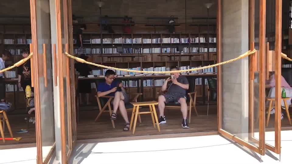 孤独图书馆