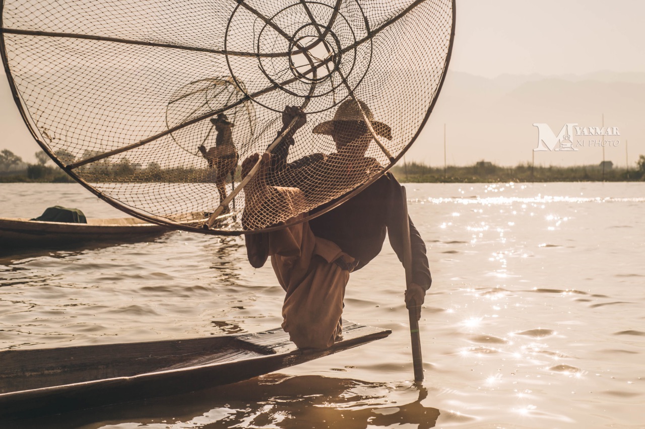给大家看看缅甸当地人是如何捕鱼的