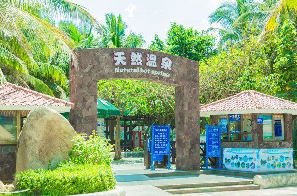 Holiday beach (Recreational resort, Family-friendly, Relaxing environment)