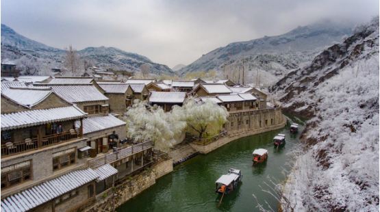 雪落长城，在古北水镇遇见你心中的北平 梁实秋在《北京的冬天》的开头说的：“说起冬天，不寒而栗。”冷归