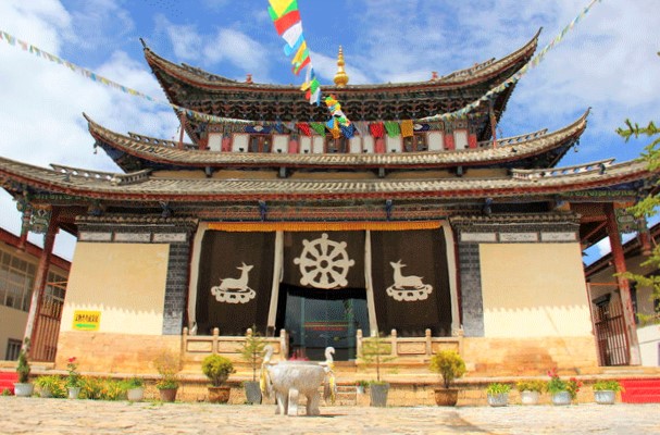 霞给藏族文化生态旅游村