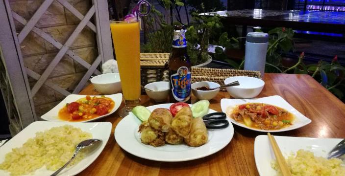 Laluna Bar & Restaurant