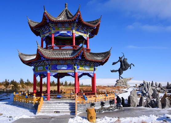 内蒙古旅游：寻访《狼图腾》外景地乌拉盖（图）