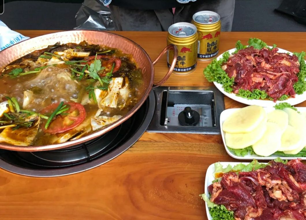 泸西清真酸汤牛肉火锅店