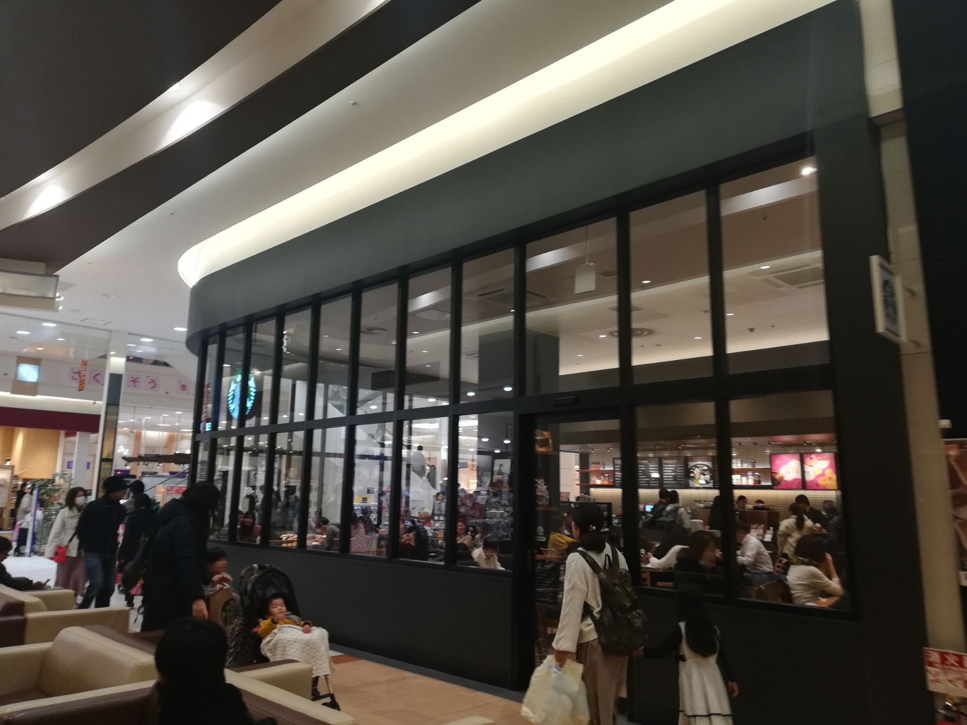 Starbucks Aeon Mall Sanoshintoshi餐厅图片
