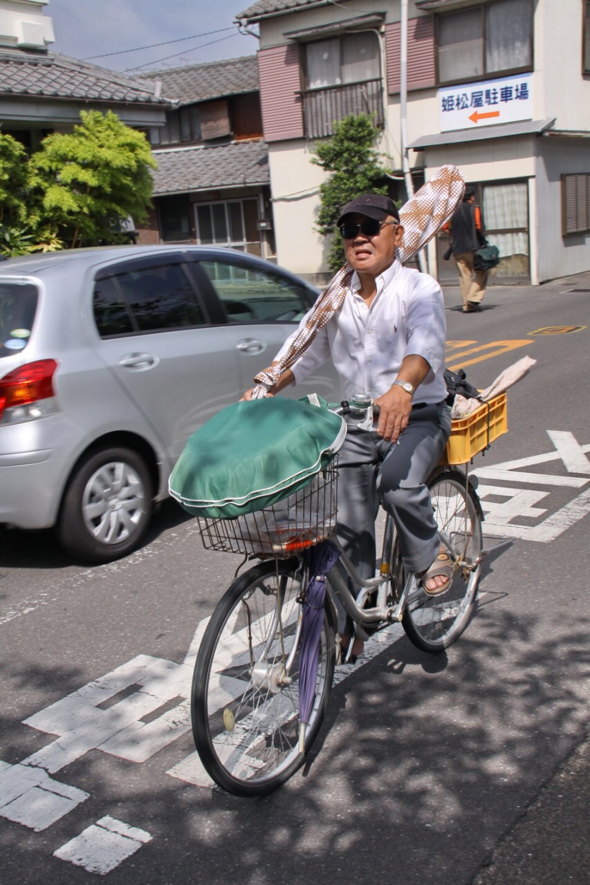 骑单车的日本人