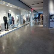 H M 红树林度假世界店 购物 全三亚唯一一家hm吧 记得前年刚开业时候总是特意来逛呢 不过那时 携程攻略