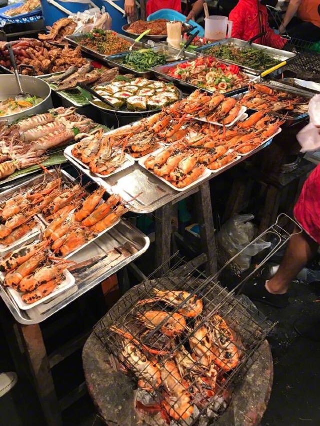 Saturday Night Market Walking Street