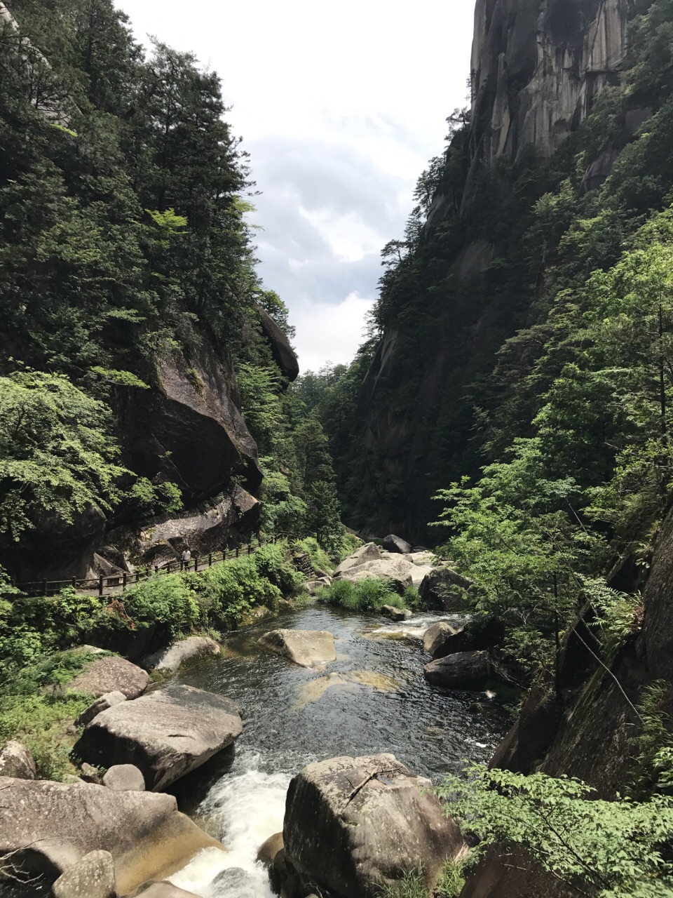 奇石怪岩