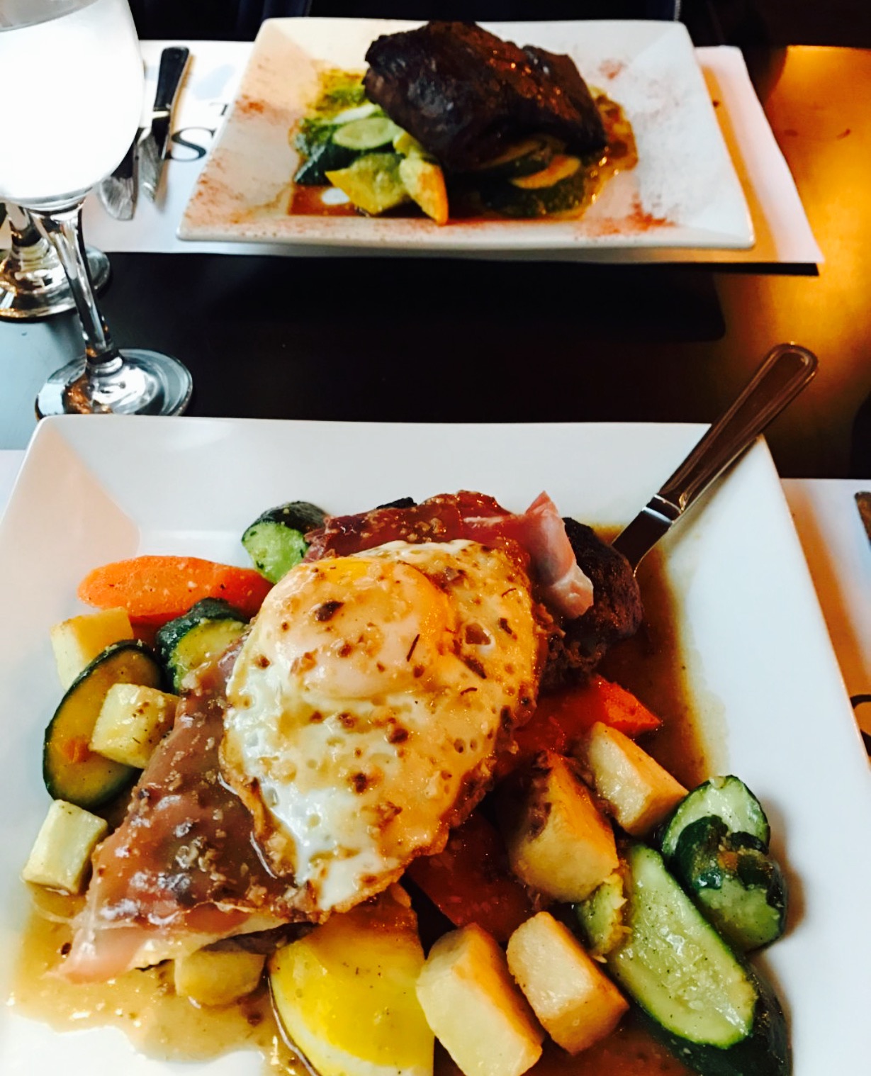 Six West Bar and Grill餐厅图片