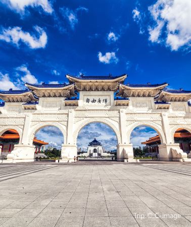 5日4晚 • 5日4晚· 宜蘭+台北+陽明山國家公園-米芝蓮美食秘境溫泉團【純玩團】