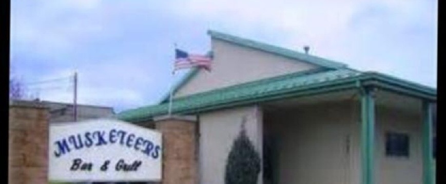 Musketeers Bar & Grill