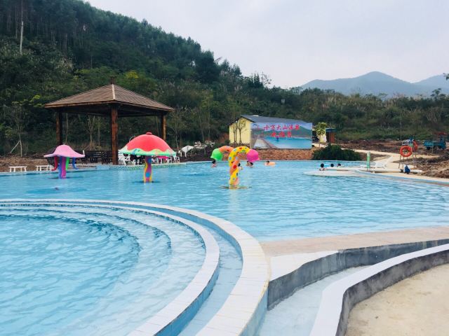 Shiwanda Mountain Hot Spring