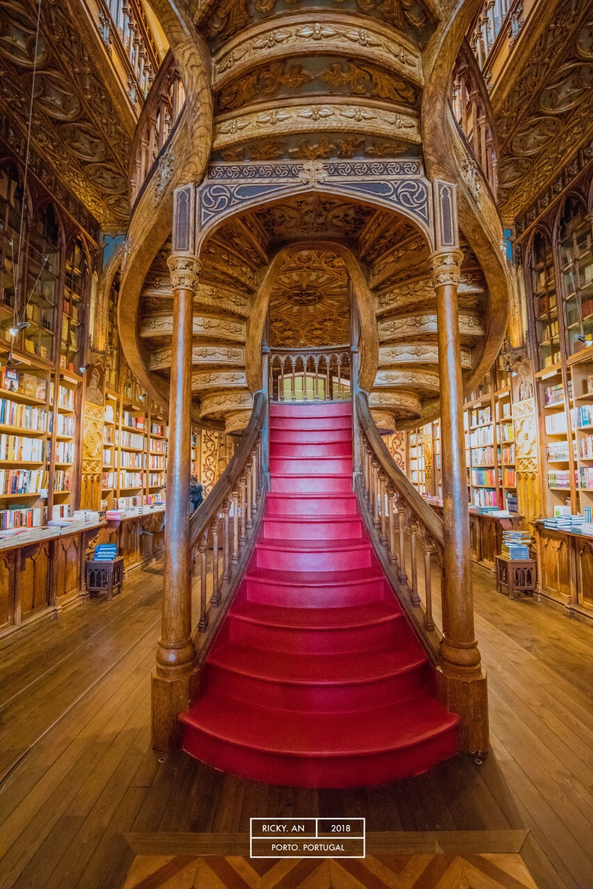 哈利波特的魔法楼梯-莱罗书店