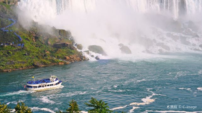 <5天>【美加跨國 四大名城+大瀑布+千島湖】紐約出發··多倫多+渥太華+蒙特利爾+魁北克+千島湖+沃特金斯峽谷+尼亞加拉瀑布（全程含酒店早餐+天龍塔午餐）/限定秋日賞楓