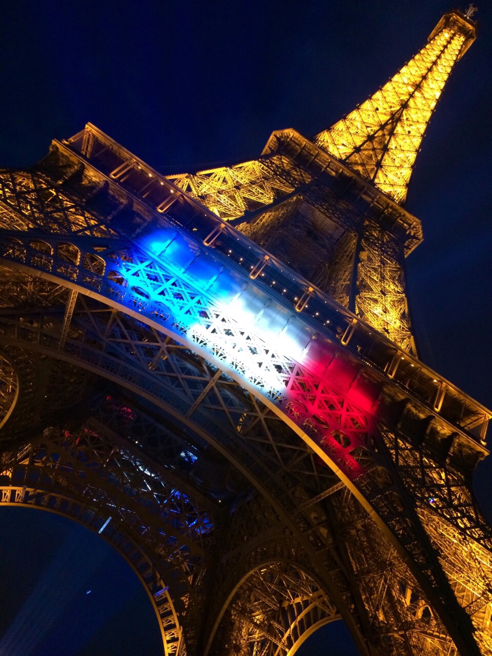 #激情一夏#多彩 埃菲尔铁塔  法国 巴黎 埃菲尔铁塔自1889年建成以来，已经成为法兰西的象征。 